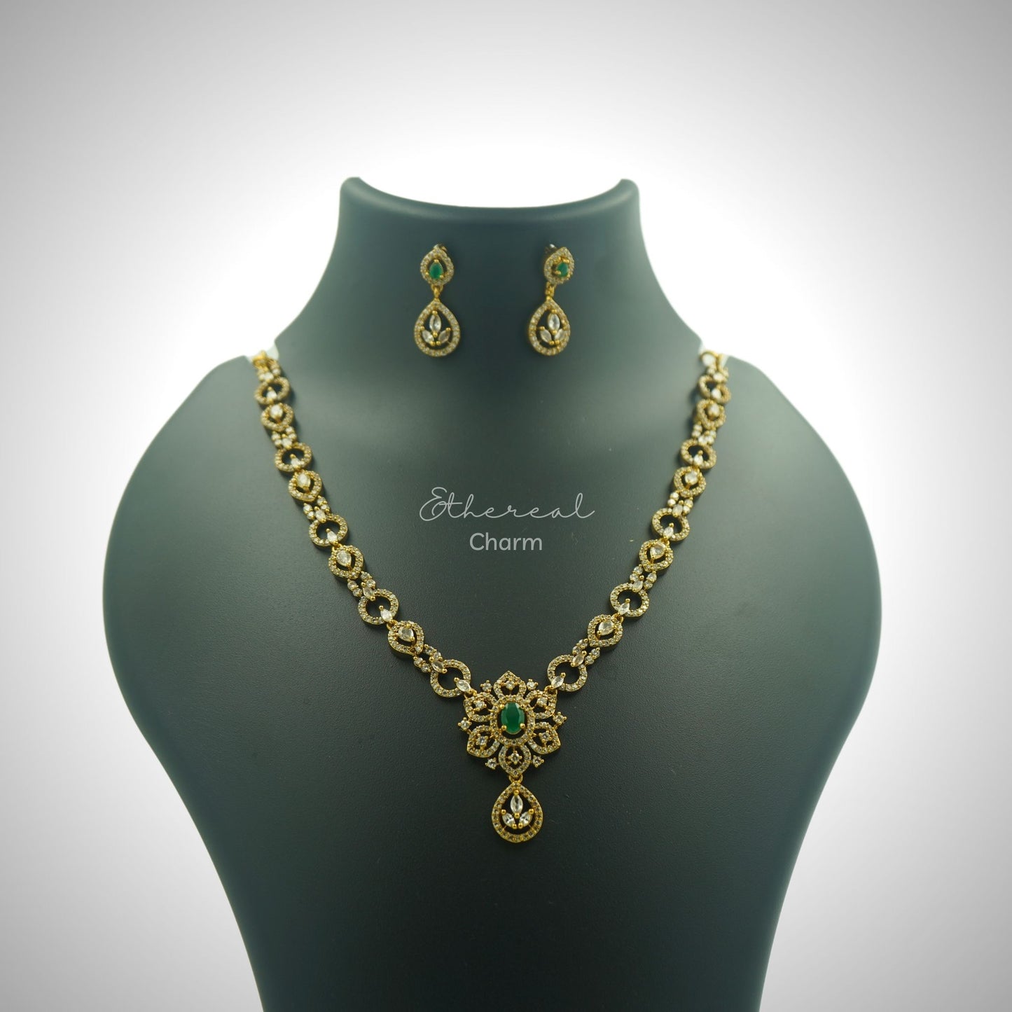 Victorian Elegant Necklace Set