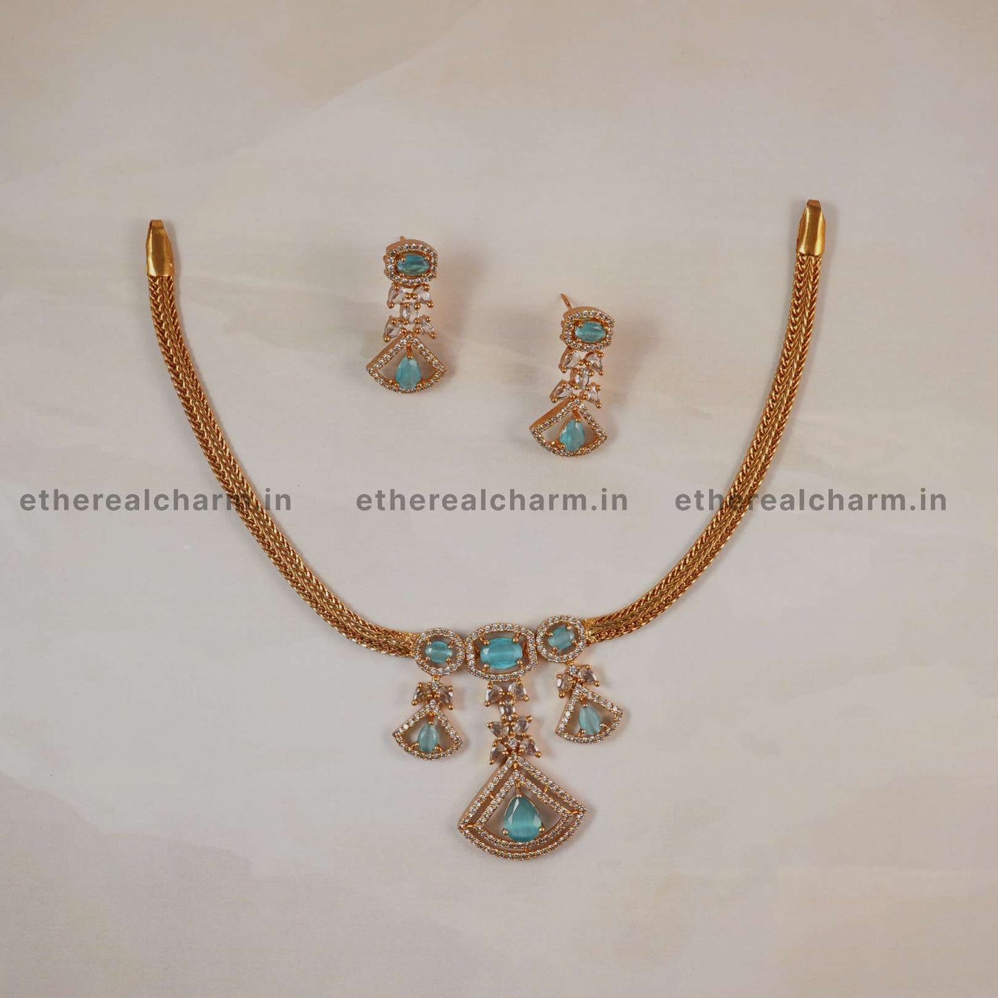 Kante Ornate Splendor: Gold Necklace Set with Intricate Filigree