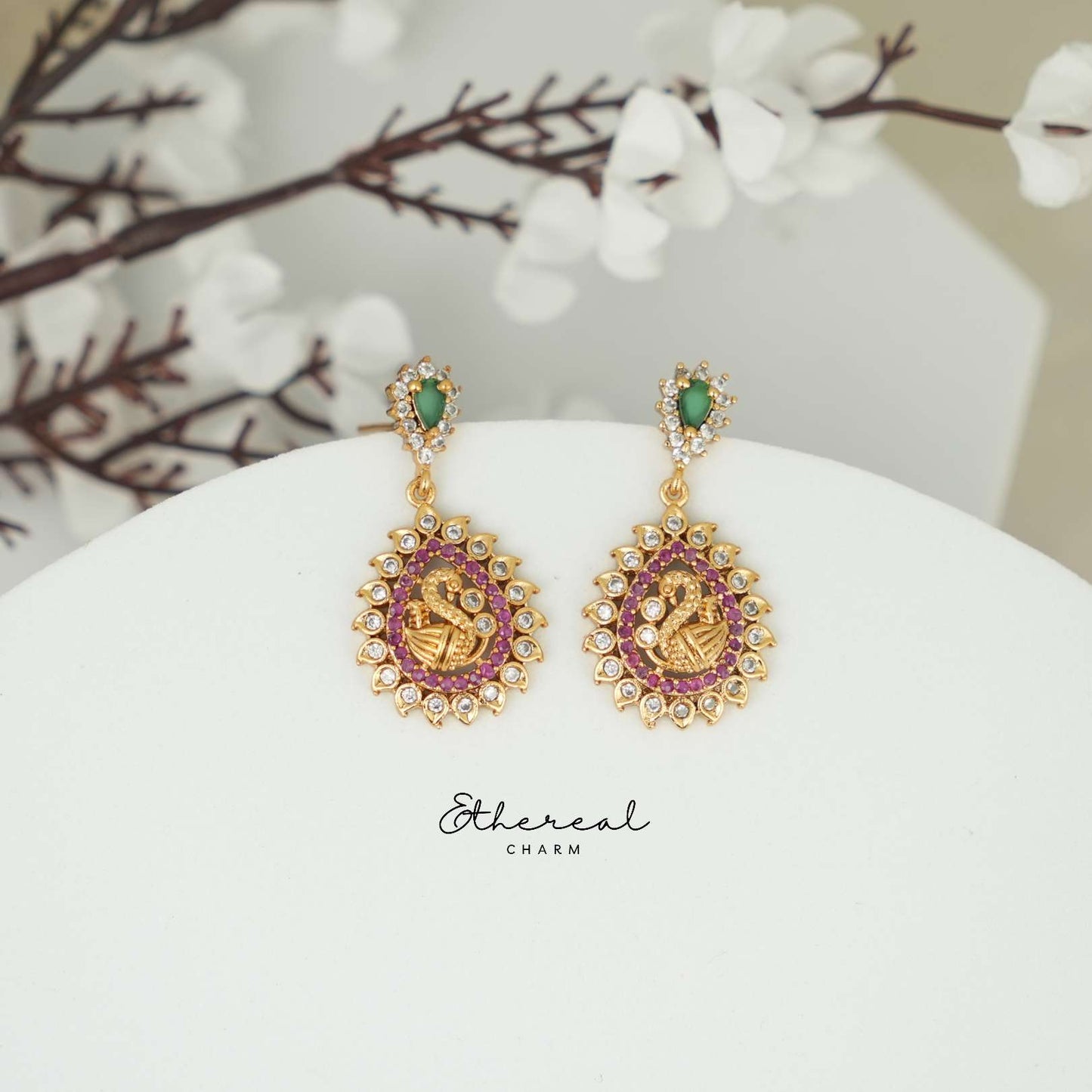 Traditional Gold Necklace with Beaded Detailing