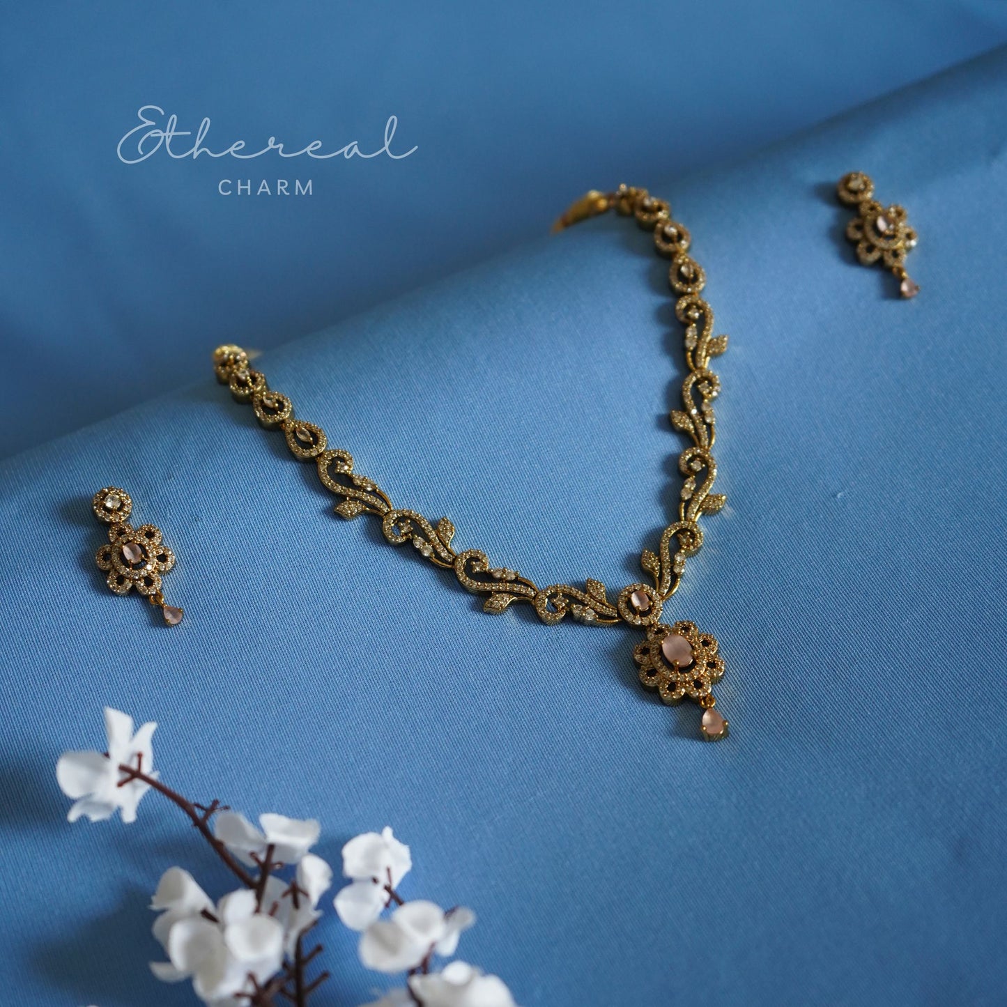 Victorian-Style Gold Necklace Set with stone