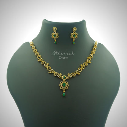 Victorian-Style Gold Necklace Set with stone