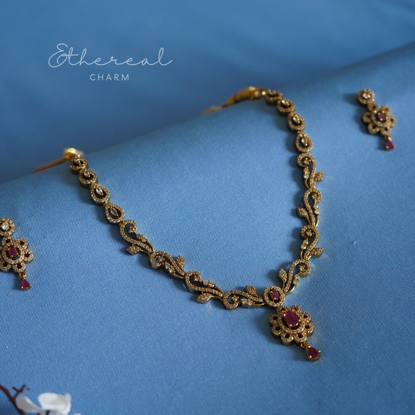 Victorian-Style Gold Necklace Set with stone