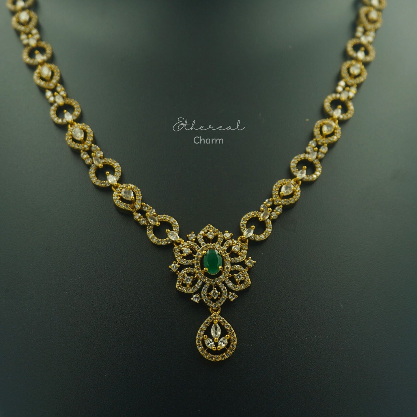 Victorian Elegant Necklace Set