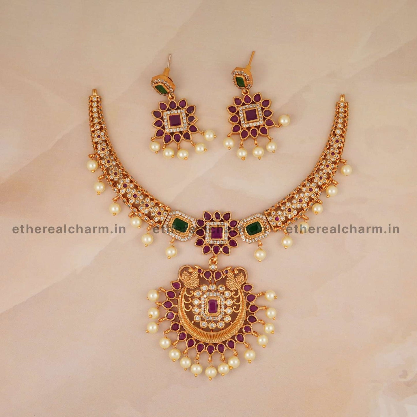 Kante Traditional Elegance: Gold Necklace Set with Radiant Accents