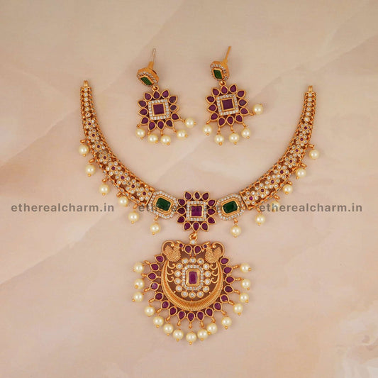 Kante Traditional Elegance: Gold Necklace Set with Radiant Accents