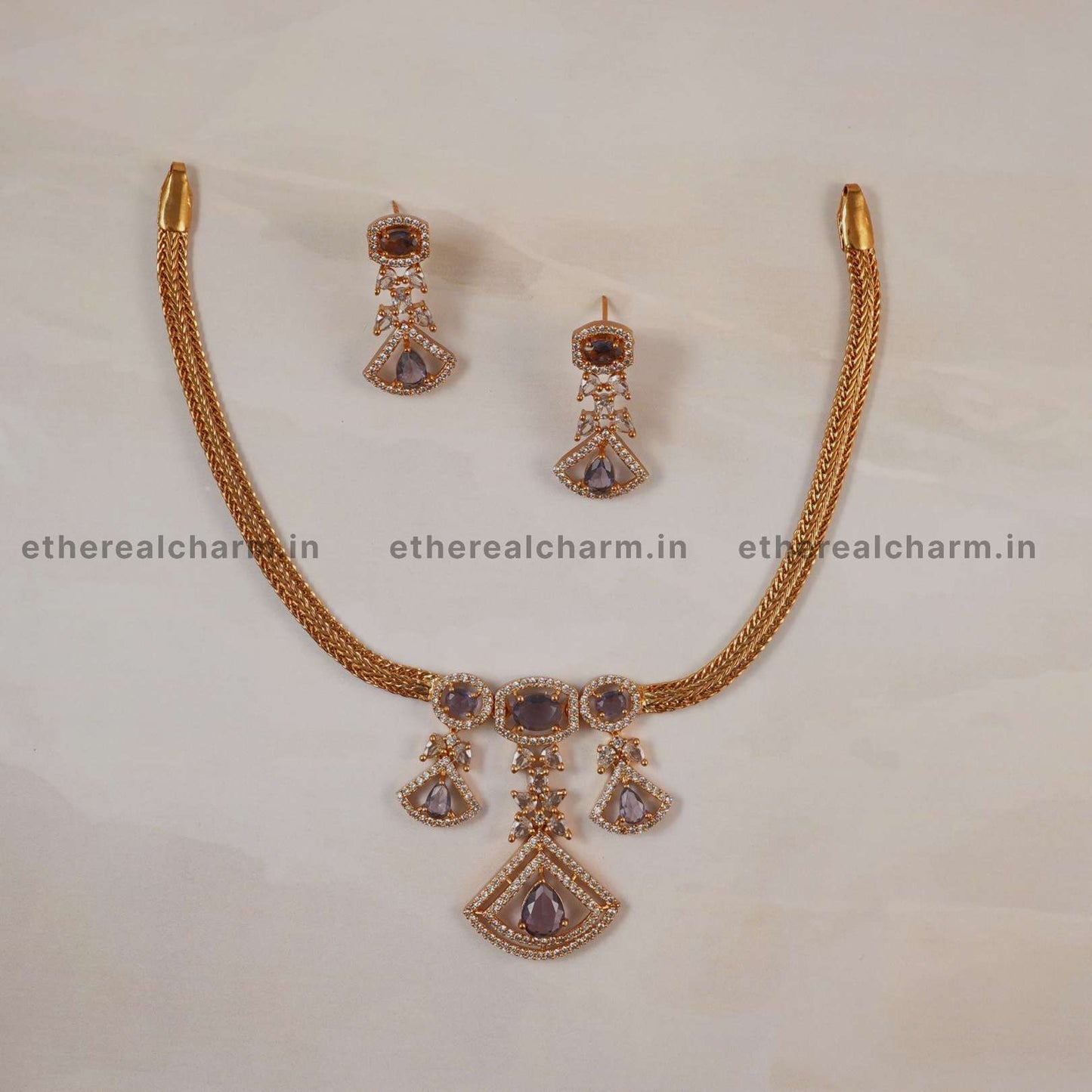 Kante Ornate Splendor: Gold Necklace Set with Intricate Filigree