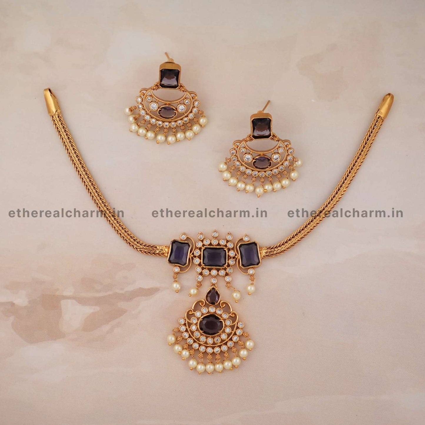 Kante Imperial Splendor: Necklace Set with Layered Pendant Design