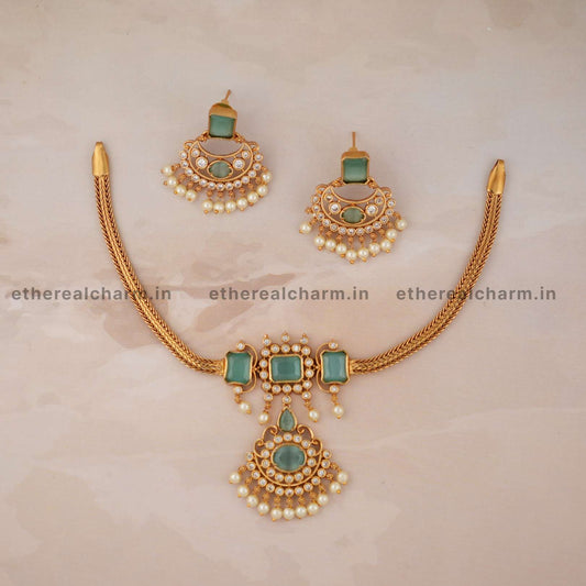 Kante Imperial Splendor: Necklace Set with Layered Pendant Design