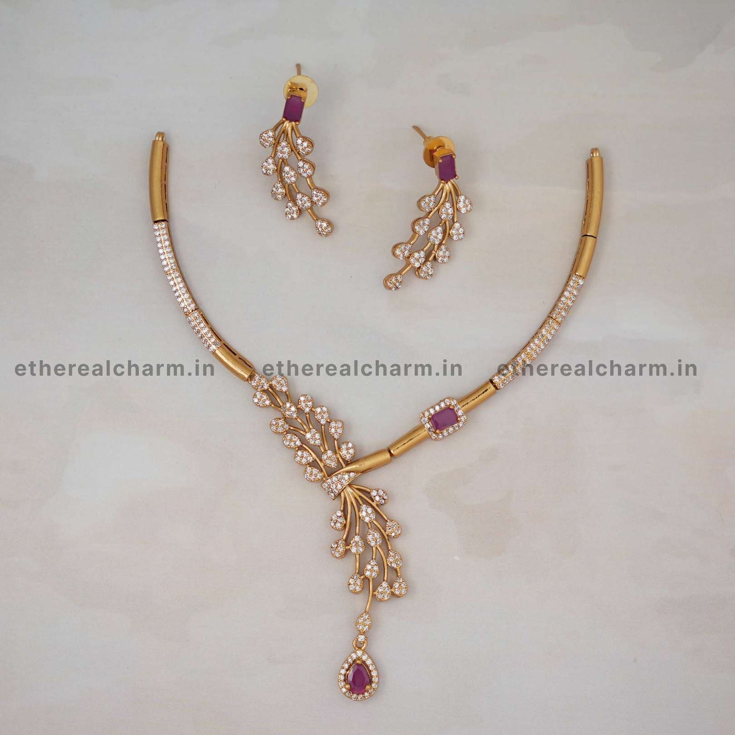 Kante Royal Charm: Gold Necklace Set with Intricate Goldwork