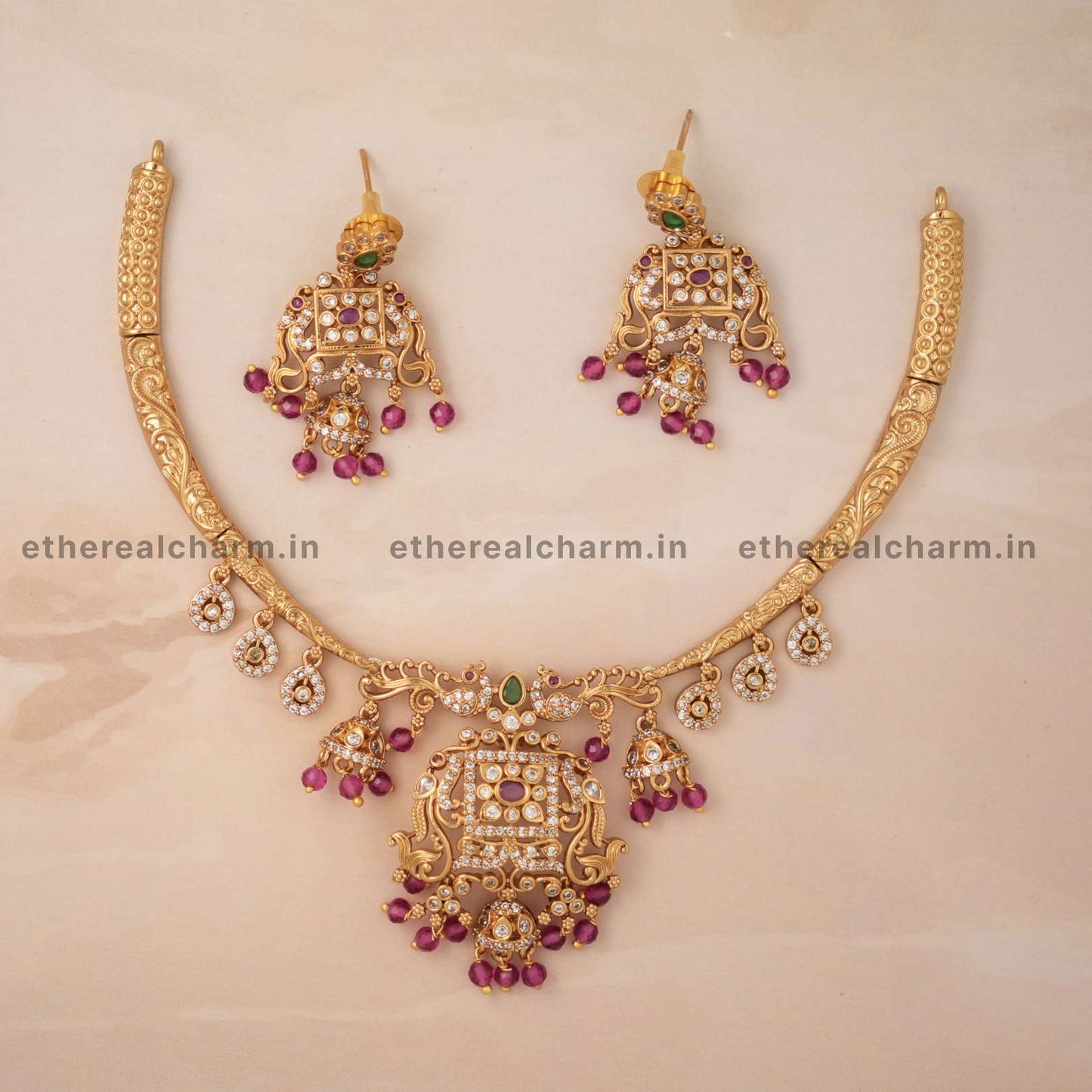 Kante Sparkling Delight: Gold Necklace Set with Radiant Stones