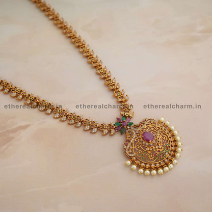 Royal Elegance: Traditional Pendant Necklace with Pearls and Rubies