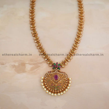 Royal Elegance: Traditional Pendant Necklace with Pearls and Rubies