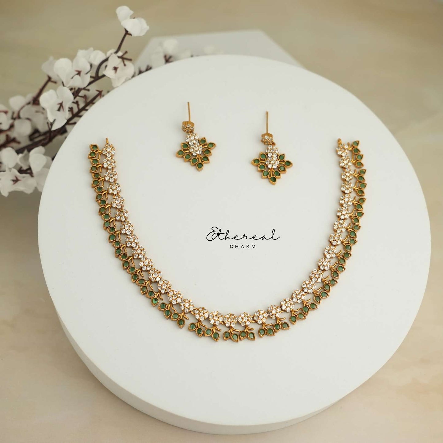 Green Elegance Floral Necklace Set
