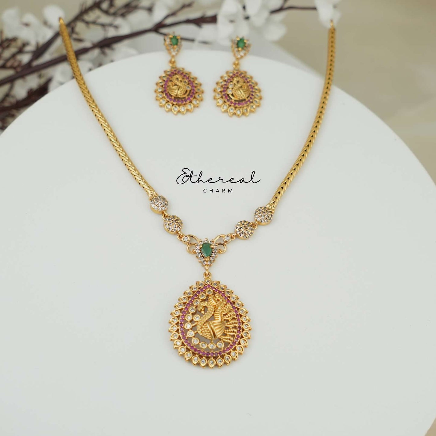 Traditional Gold Necklace with Beaded Detailing