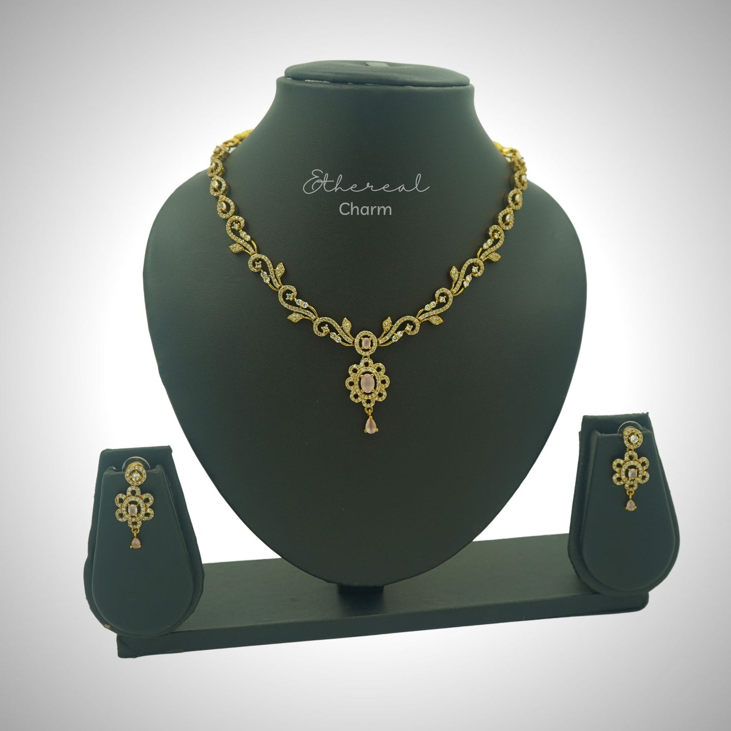 Victorian-Style Gold Necklace Set with stone