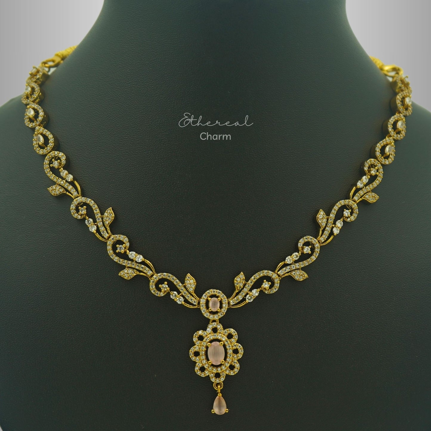 Victorian-Style Gold Necklace Set with stone