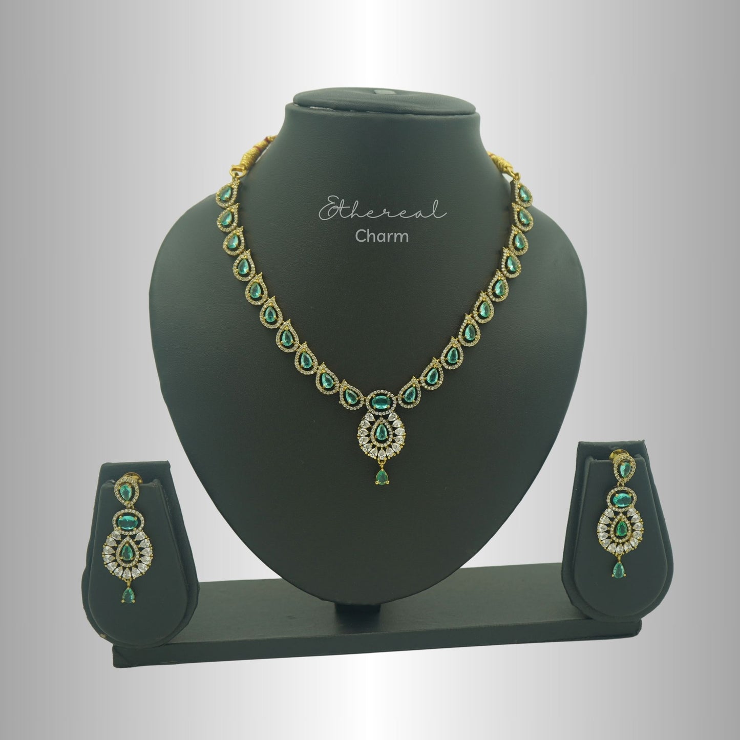 Victorian-Style Gold Necklace Set with Emerald