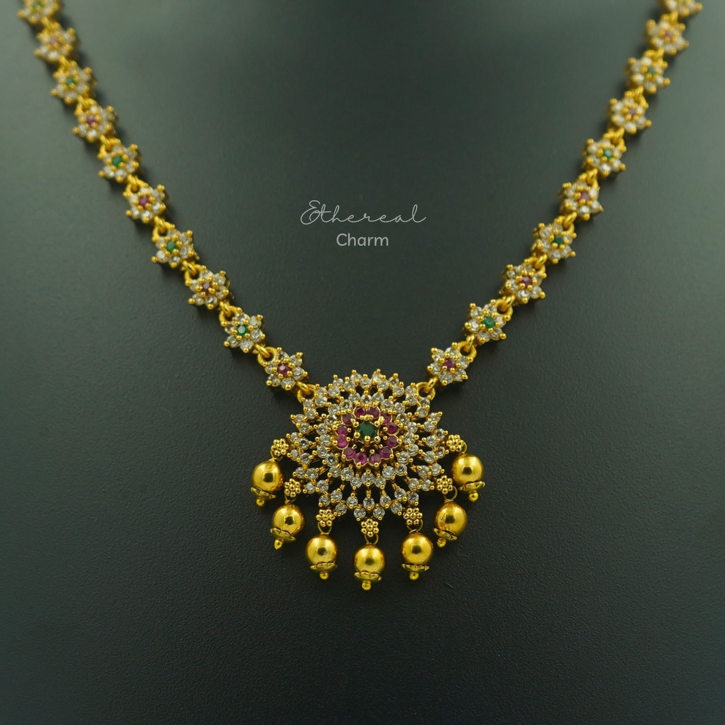 Elegant Floral Necklace Set