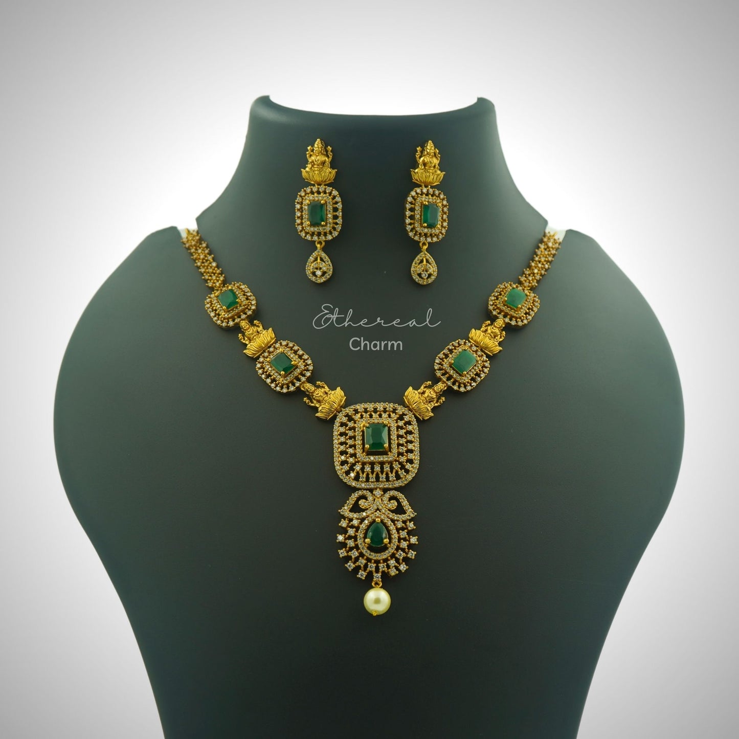 Majestic Emerald Delight Necklace Set