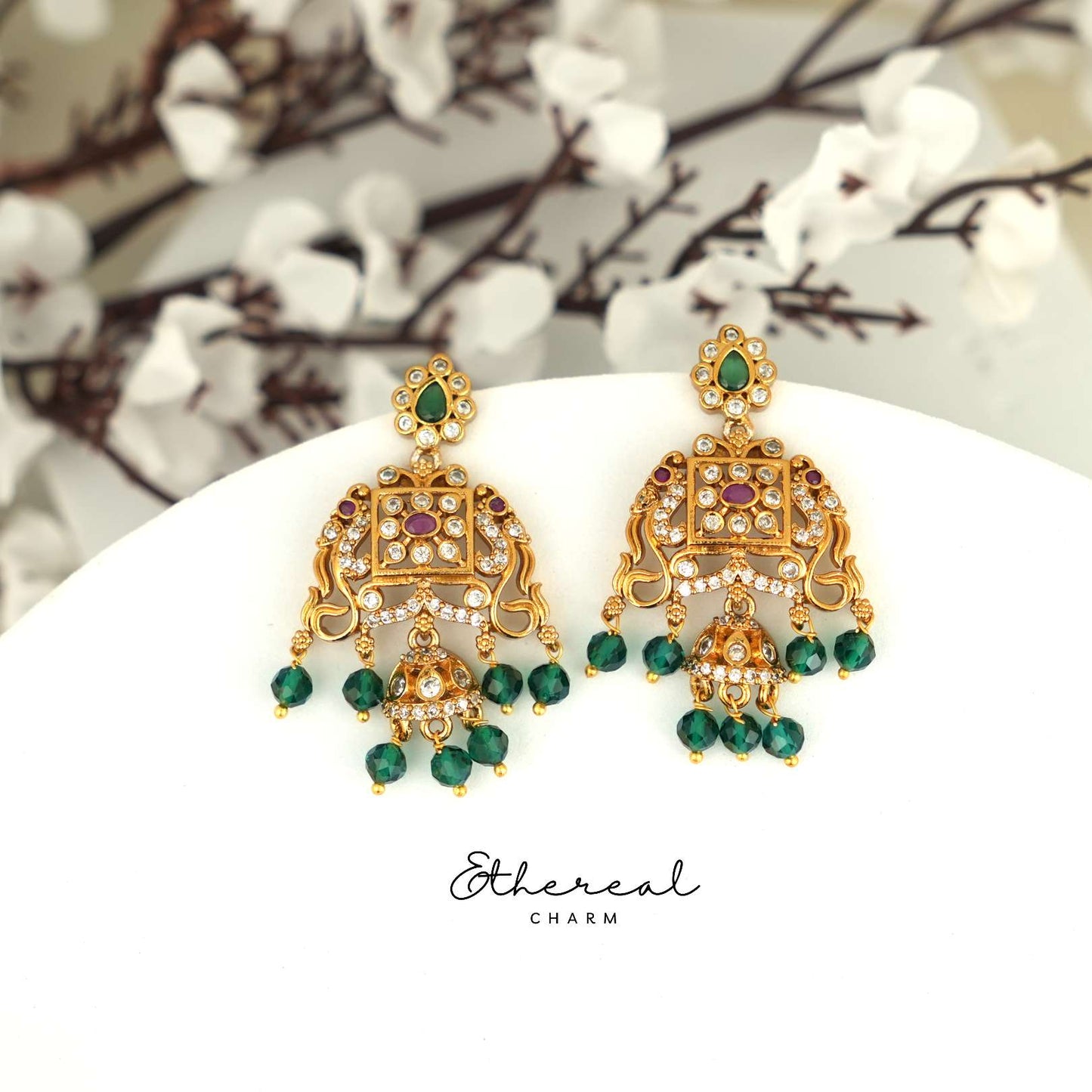 Kante Sparkling Delight: Gold Necklace Set with Radiant Stones