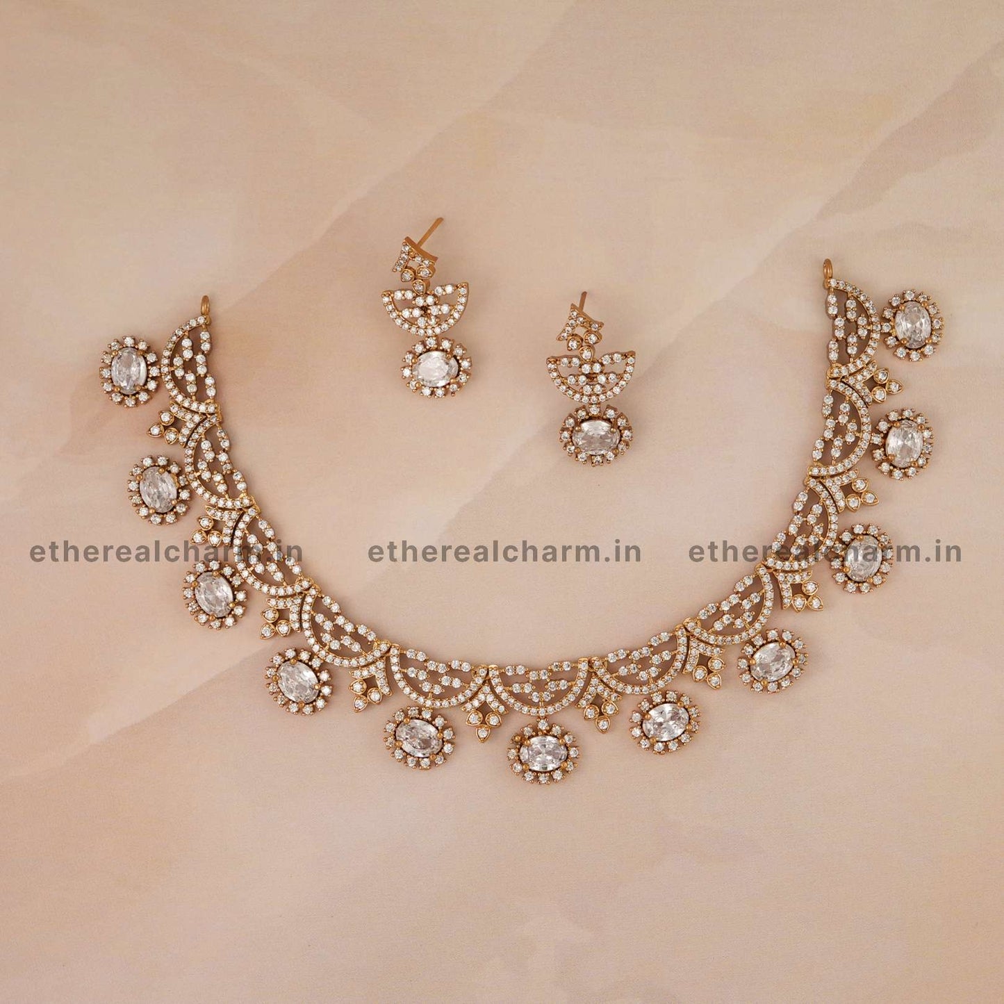 Ornate Gold Necklace Set with Shimmering Stones